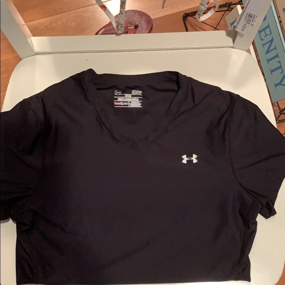 Black under armour t shirt